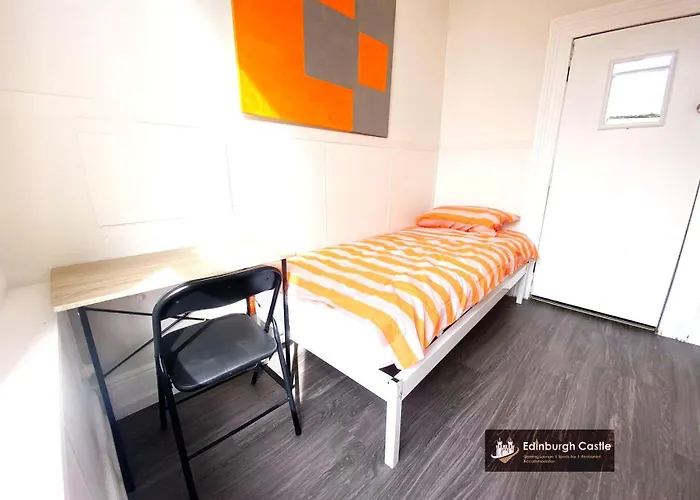 215 Edinburgh Castle Hostel Auckland